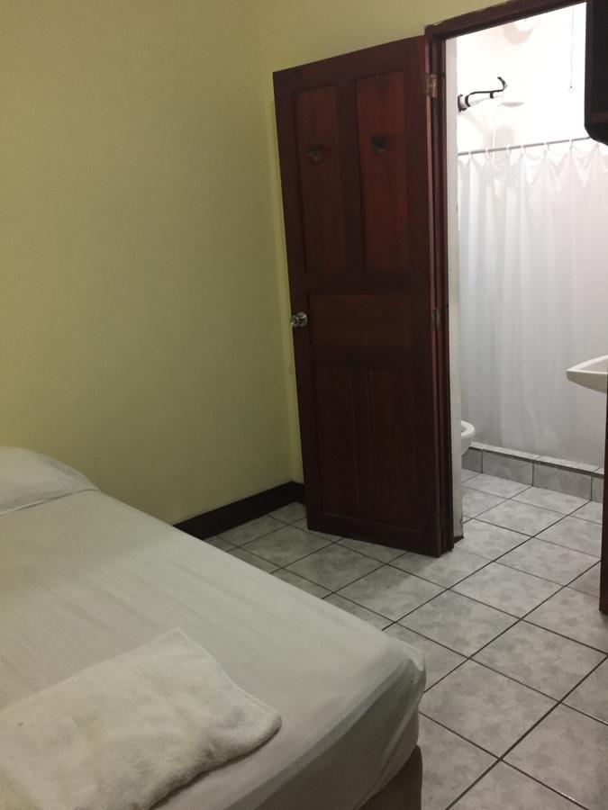 Ac Room 2 Persons Hospedaje Don Wilfredo 산 후안 델 수르 외부 사진